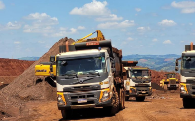 Procedimentos de segurança para motoristas de caminhões traçados em mineração